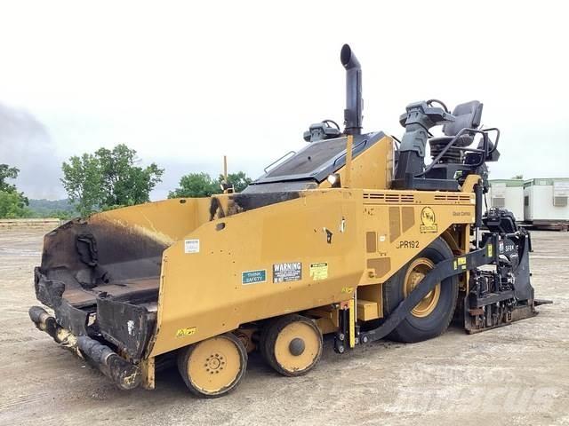 CAT AP600F 沥青摊铺机