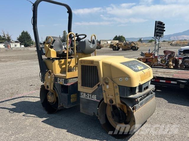 CAT CB-214E 双轮压路机