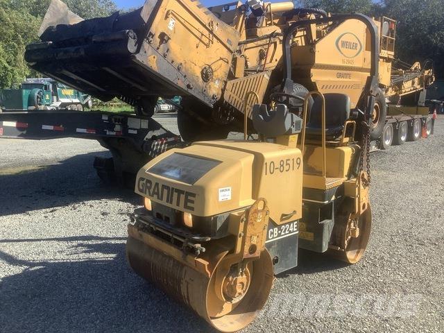 CAT CB-224E 双轮压路机