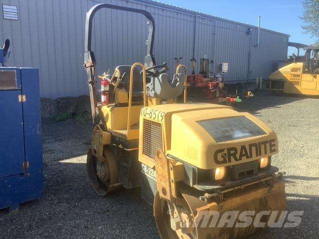 CAT CB-224E 双轮压路机