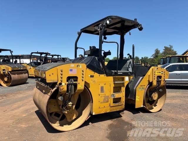 CAT CB-54B 双轮压路机
