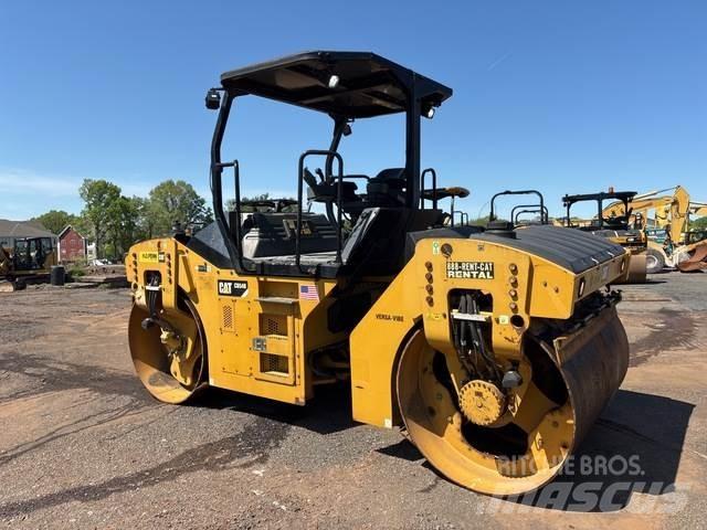 CAT CB-54B 双轮压路机