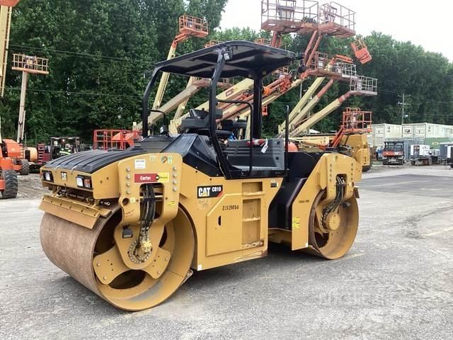 CAT CB10 双轮压路机