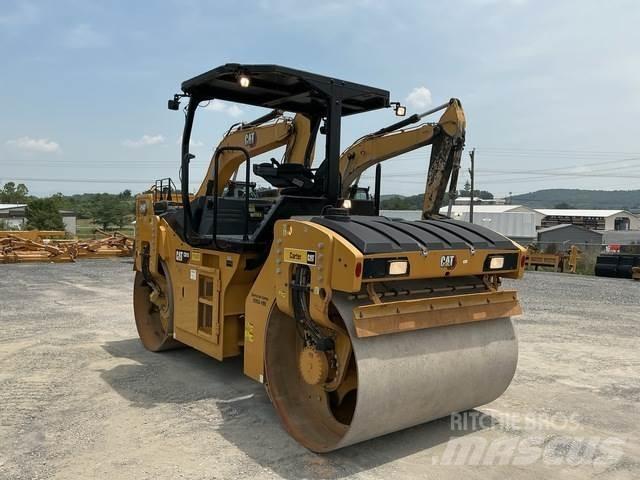 CAT CB10 双轮压路机