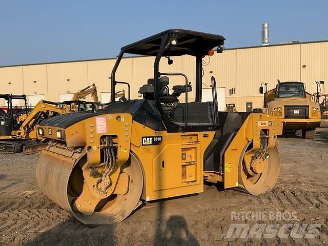 CAT CB10 双轮压路机