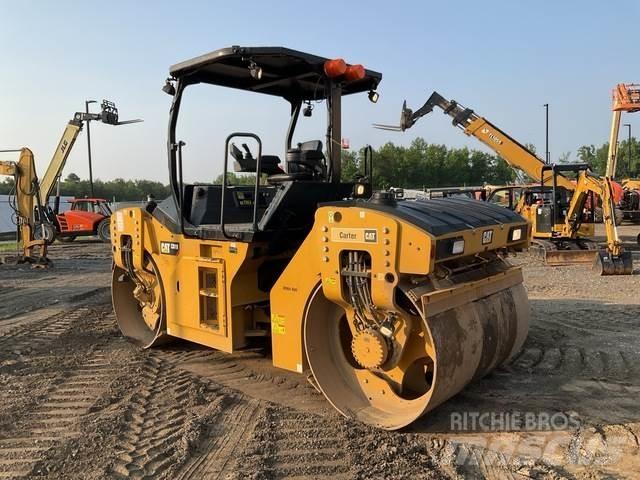 CAT CB10 双轮压路机