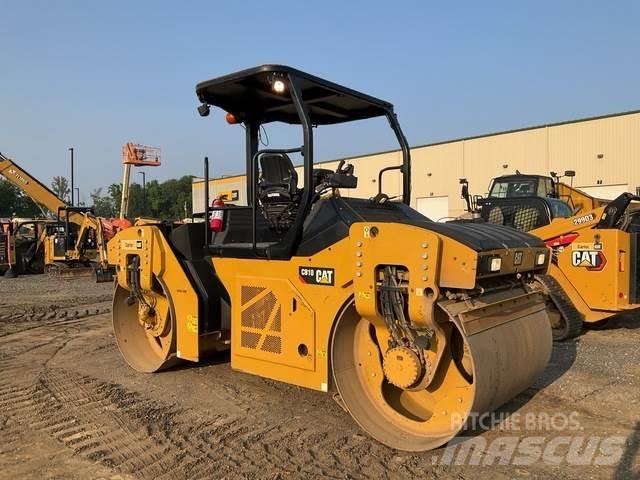 CAT CB10 双轮压路机
