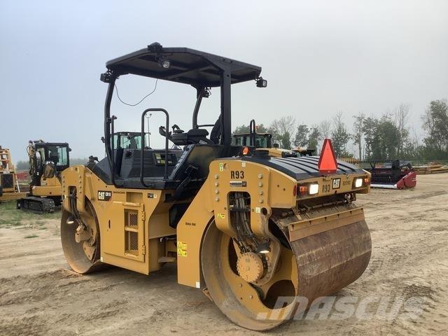 CAT CB10 双轮压路机
