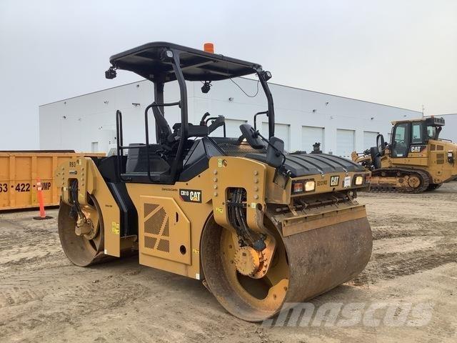 CAT CB10 双轮压路机