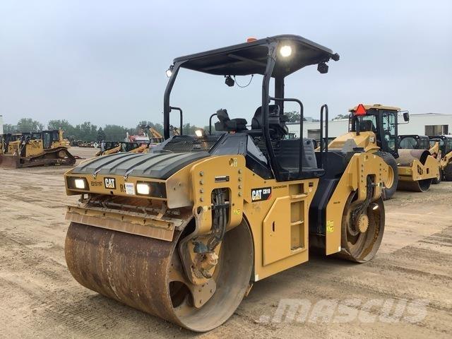CAT CB10 双轮压路机