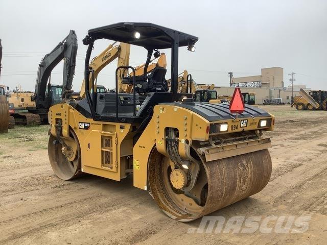 CAT CB10 双轮压路机