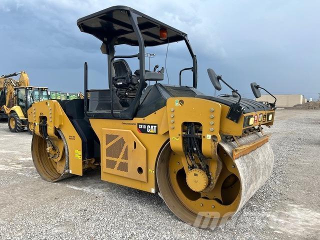 CAT CB10 双轮压路机