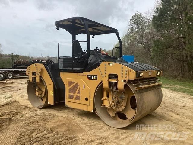 CAT CB13 双轮压路机