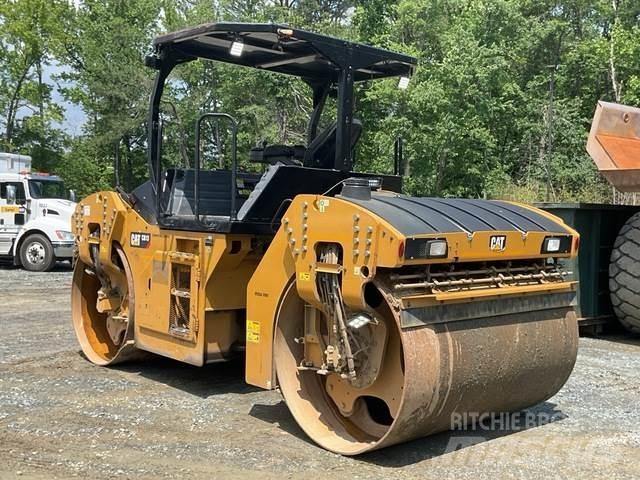 CAT CB13 双轮压路机