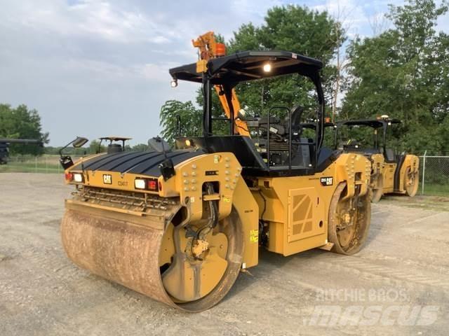 CAT CB16 双轮压路机