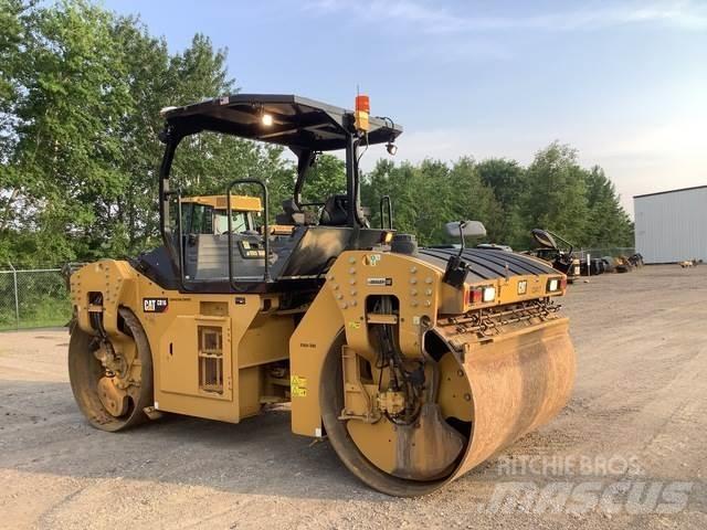 CAT CB16 双轮压路机