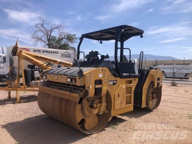 CAT CB16 双轮压路机