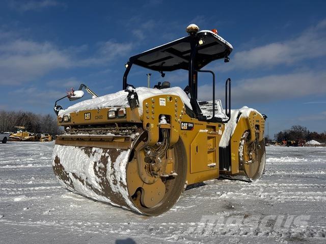 CAT CB16 双轮压路机