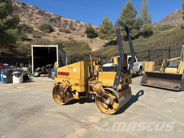 CAT CB224C 双轮压路机