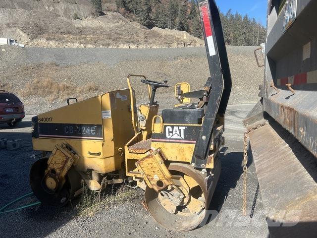CAT CB224C 双轮压路机