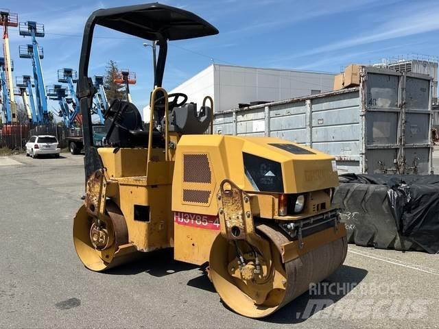 CAT CB24 双轮压路机
