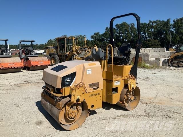 CAT CB24 双轮压路机