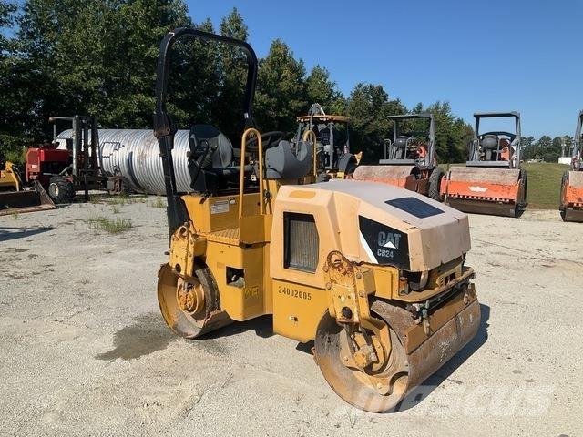 CAT CB24 双轮压路机