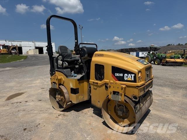 CAT CB24B 双轮压路机