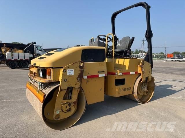 CAT CB34 双轮压路机