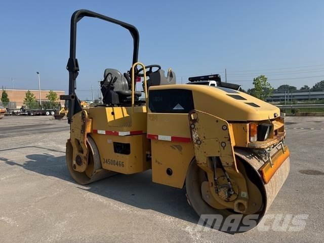 CAT CB34 双轮压路机