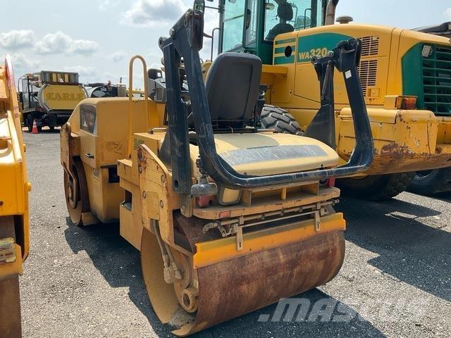 CAT CB34 双轮压路机