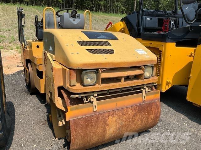 CAT CB34 双轮压路机