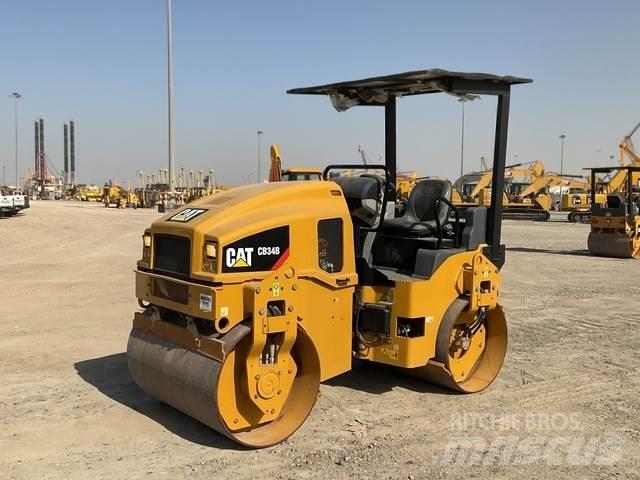 CAT CB34B 双轮压路机