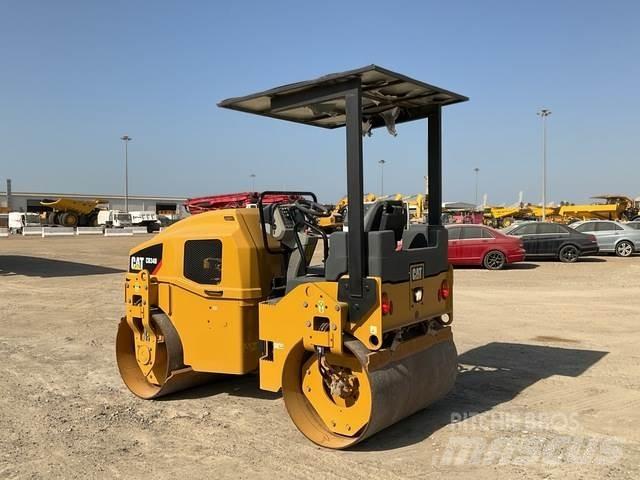CAT CB34B 双轮压路机
