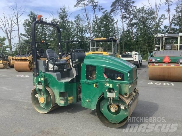 CAT CB34B 双轮压路机