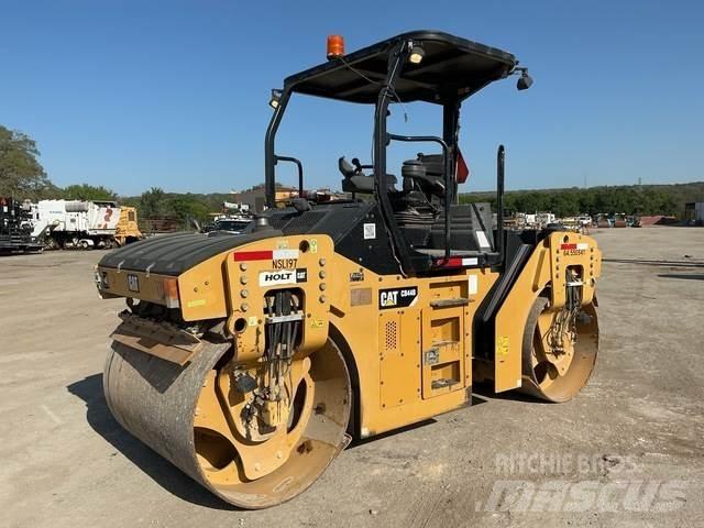 CAT CB44B 双轮压路机