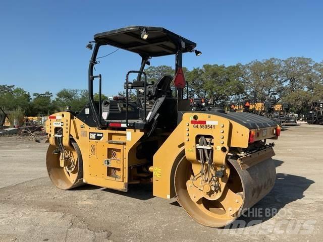 CAT CB44B 双轮压路机