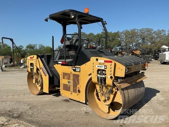CAT CB44B 双轮压路机