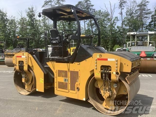 CAT CB44B 双轮压路机