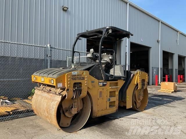 CAT CB44B 双轮压路机