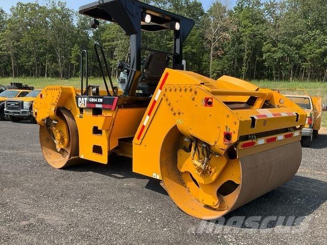 CAT CB54 双轮压路机