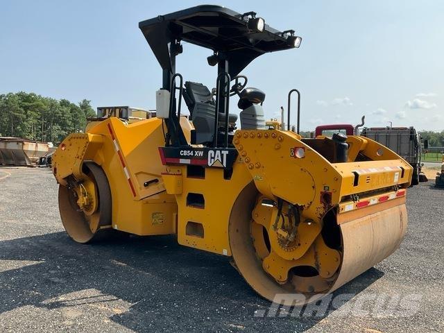 CAT CB54 双轮压路机