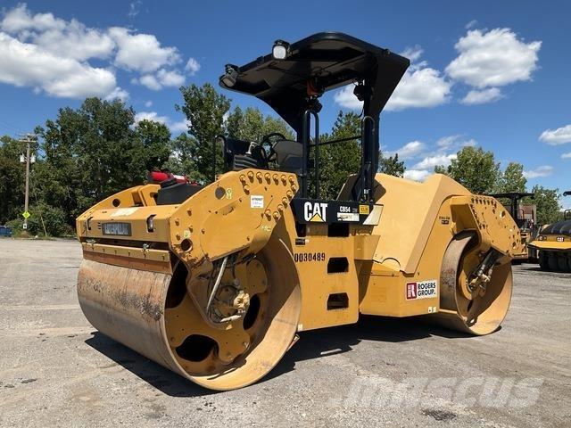 CAT CB54 双轮压路机