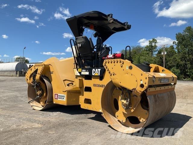 CAT CB54 双轮压路机