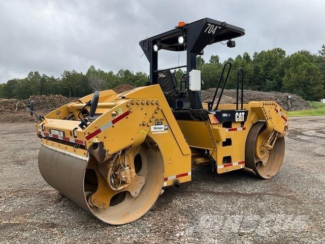 CAT CB54 双轮压路机