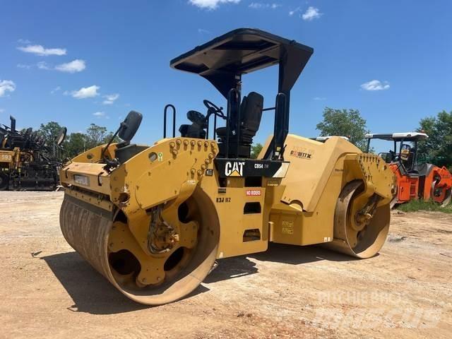 CAT CB54 XW 双轮压路机