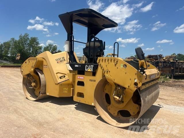 CAT CB54 XW 双轮压路机