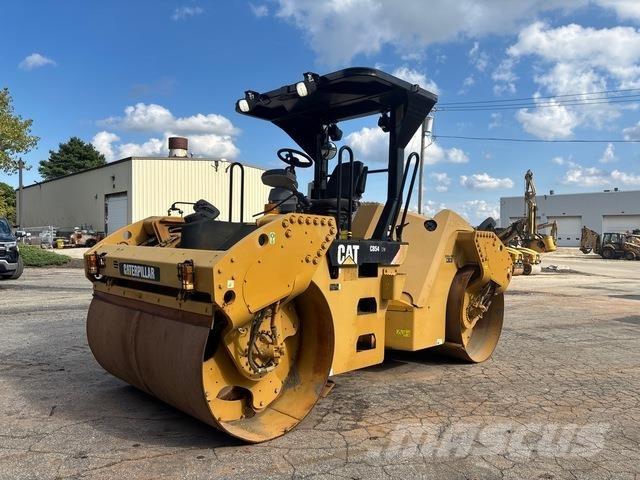 CAT CB54 XW 双轮压路机
