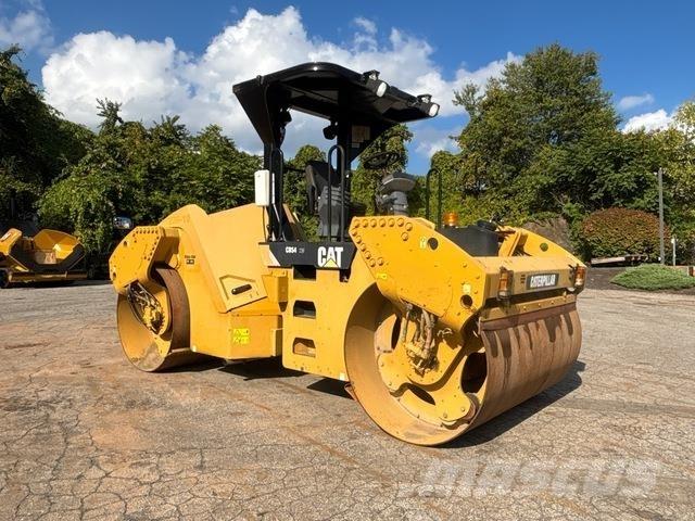 CAT CB54 XW 双轮压路机