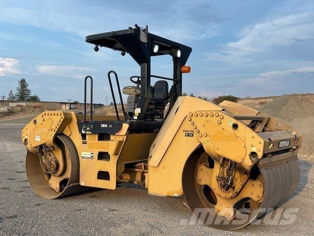 CAT CB54 XW 双轮压路机